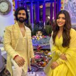 Akanksha Puri Instagram - Sukhkarta Dukhharta ❤️💫 Vighnaharta Ganesha 🙏 Thanks @arryamanseth for having me over to seek blessings from Bappa 🤩🙏 . #vighnahartaganesh #picoftheday #photooftheday #ganpatibappamorya #jaiganesh #bappa #ganeshchaturthi #happy #goodvibes #beingme #akankshapuri #❤️ . . Styled by @litittlepuffsofhappiness @styleitupwithraavi Outfit @shoptahra x @manalirawat