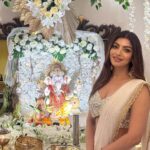 Akanksha Puri Instagram - I feel so blessed this year 💕It has been such a beautiful experience this Ganesh Chaturthi ❤️ Thanks @gauravsbajaj @vishal.singh786 for having me over to seek blessings from your Bappa 🙏😊 . #ganpatibappamorya #festivevibes #ganeshchaturthi #indian #ethinicwear #fashion #style #picoftheday #photooftheday #fitness #fitandfabulous #beingme #akankshapuri #❤️ . Outfit @pritisahnidesigns Styled by @litittlepuffsofhappiness @styleitupwithraavi