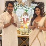 Akanksha Puri Instagram - I feel so blessed this year 💕It has been such a beautiful experience this Ganesh Chaturthi ❤️ Thanks @gauravsbajaj @vishal.singh786 for having me over to seek blessings from your Bappa 🙏😊 . #ganpatibappamorya #festivevibes #ganeshchaturthi #indian #ethinicwear #fashion #style #picoftheday #photooftheday #fitness #fitandfabulous #beingme #akankshapuri #❤️ . Outfit @pritisahnidesigns Styled by @litittlepuffsofhappiness @styleitupwithraavi