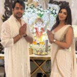 Akanksha Puri Instagram - I feel so blessed this year 💕It has been such a beautiful experience this Ganesh Chaturthi ❤️ Thanks @gauravsbajaj @vishal.singh786 for having me over to seek blessings from your Bappa 🙏😊 . #ganpatibappamorya #festivevibes #ganeshchaturthi #indian #ethinicwear #fashion #style #picoftheday #photooftheday #fitness #fitandfabulous #beingme #akankshapuri #❤️ . Outfit @pritisahnidesigns Styled by @litittlepuffsofhappiness @styleitupwithraavi