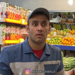 Akbar Eghbali Instagram - دوستان يه خواهشى ازتون دارم هر كسى در حد توانش به كسانى كه قدرت خريدشون پايينه كمك كنه، دمتون گرم❤️❤️