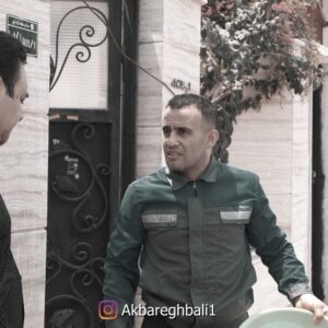 Akbar Eghbali Instagram - خروس بى محل نباشيم، يعنى حرفى رو بى موقع نزنيم، وقت شناس باشيم، مزاحم آرامش ديگران نشويم و بى دعوت، جايى نريم.😂😂