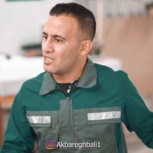 Akbar Eghbali Instagram - به نظر شما كار درستى كردم كه كيفشو بهش دادم يا نه، بهش نميدادم تا حسابى تنبيه بشه؟