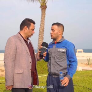 Akbar Eghbali Instagram - آيا اين درسته به خاطر بى توجهىِ ما كمرِ عزيزى خم بشه؟🙏🙏❤️❤️😂😂
