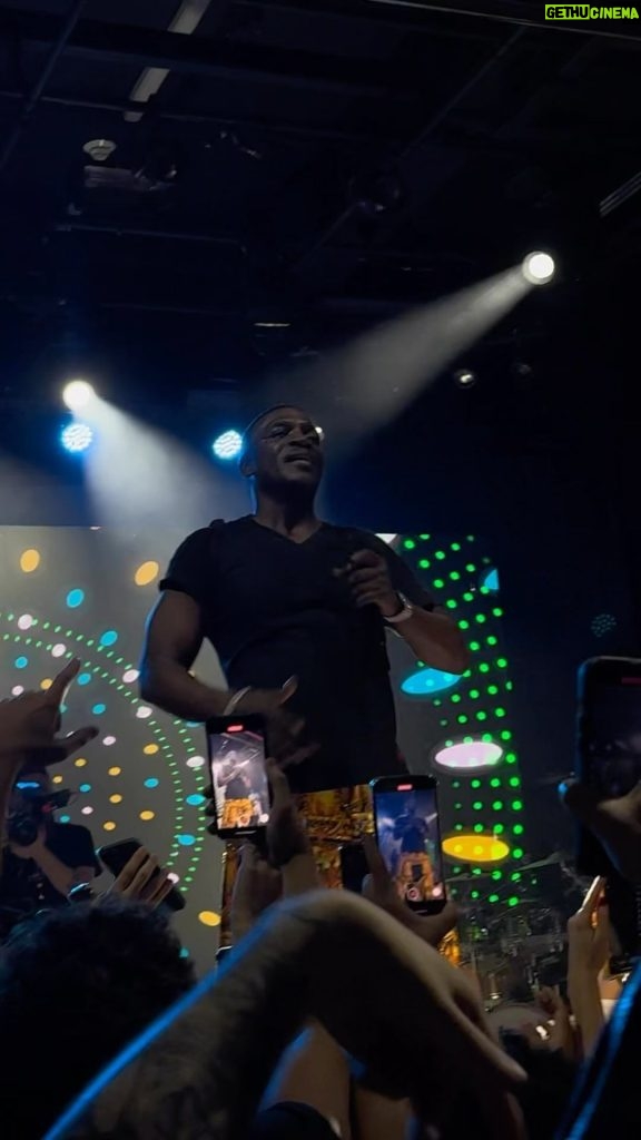 Akon Instagram - #superfantour 🇬🇧🇪🇺 🔗 in bio