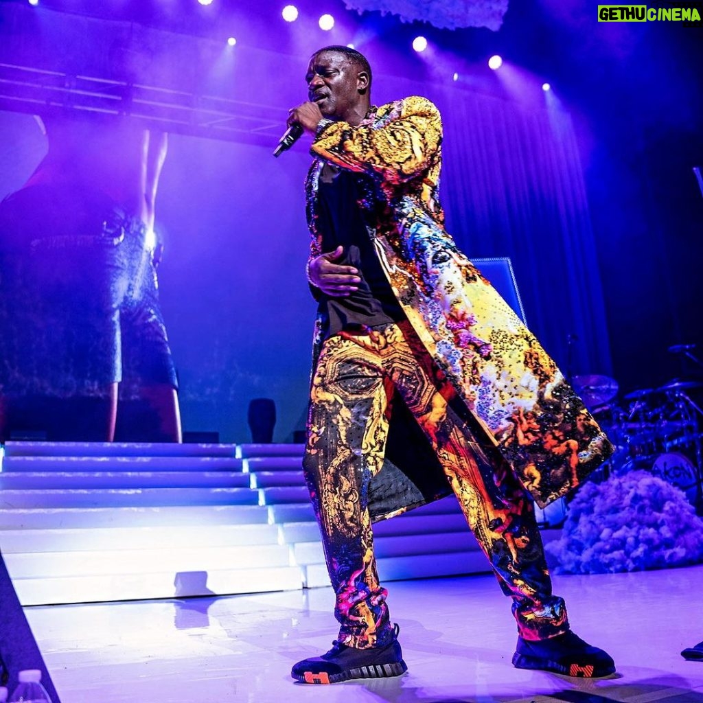 Akon Instagram - DETROIT was Toooooo LIT 🔥 🔥🔥🔥🔥🔥🔥🔥🔥#akonsuperfantour