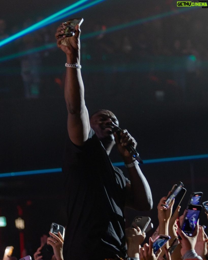 Akon Instagram - Thank You Toronto!! AKON SUPERFAN TOUR!!!!