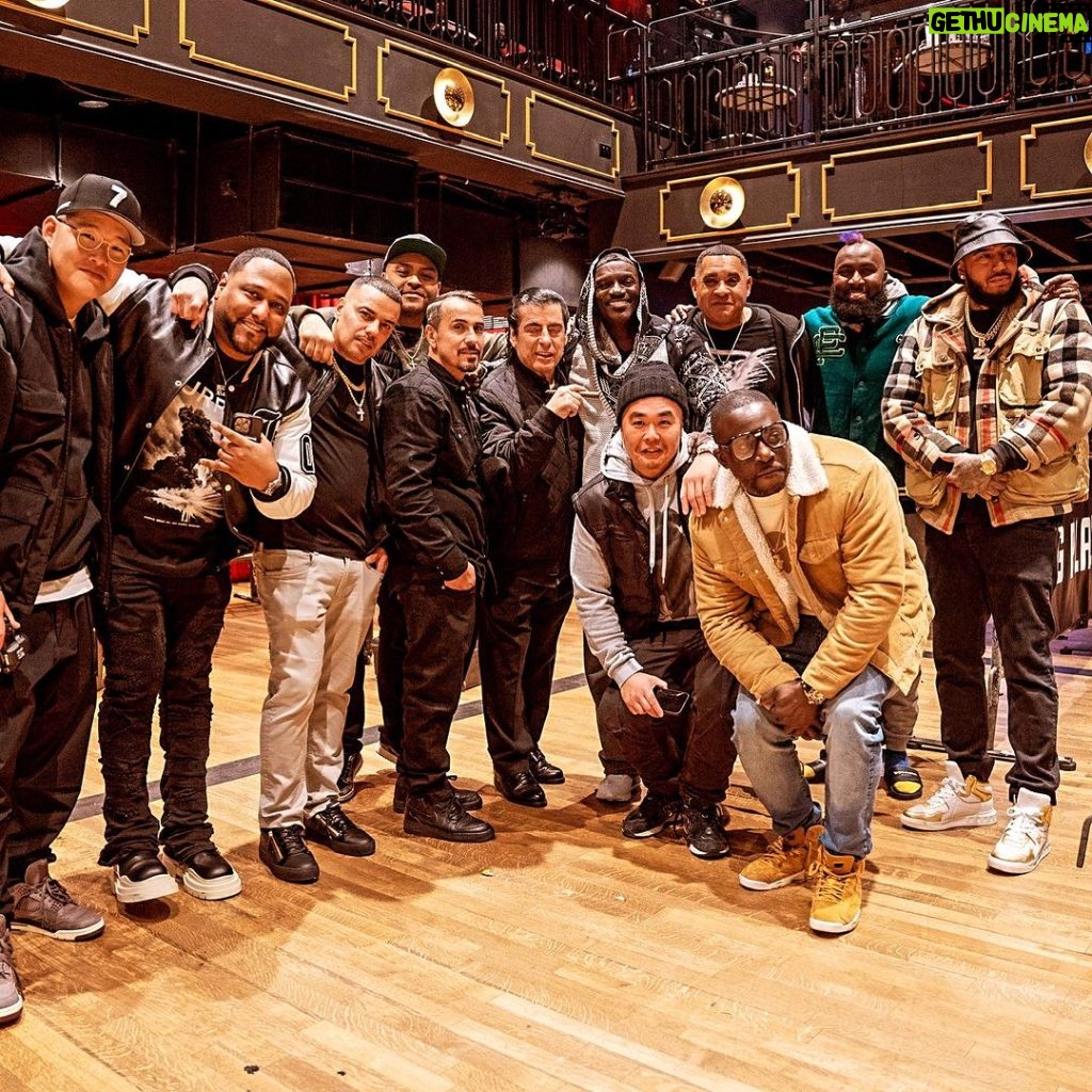 Akon Instagram - NYC was rediculous!!! THANK YOU SO MUCH. Felt amazing to hear my Block Royal Family in the building. JERSEY was Deep! 🔥🔥🔥🔥🔥🔥AKON SUPER FAN TOUR!!