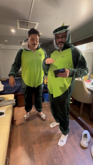Akram Hosni Instagram - في حب الكائن مصطفي غريب .. شرفتني يا حبيبي و دايما متجمعين في الهيافة و الاكل @mostafa_gharieb1 

#بابا_جه