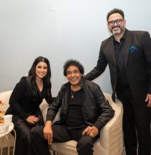 Akram Hosni Instagram - من حفل تكريم الفنان الكبير هاني شنودة..
"ذكريات" 
  ليلة غنائية وموسيقية تجمع كبار نجوم العالم  العربي 🎶 

  شكرا معالي المستشار تركي آل الشيخ علي الدعم الفني المستمر والدعوه الكريمه 🙏🏽
‏@turkialalshik