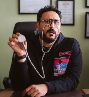 Akram Hosni Instagram - مبسوط جداً بكل تعليق كاره لشخصيه جلجل وتصرفاته لأن دي أول مره أجسد شخصيه نجاحها انها تتكره، أهم حاجه متنسوش ان ده جلجل مش اكرم 
😂😂😂

#مكتوب_عليا 
#رمضان٢٠٢٢