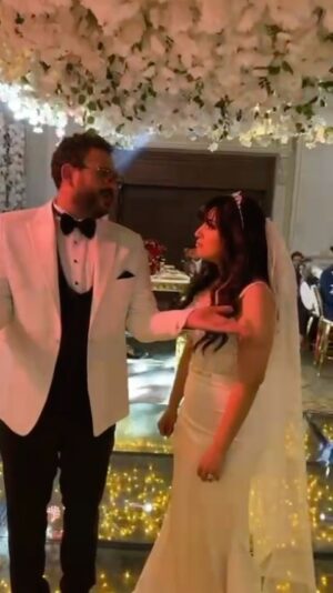 Akram Hosni Instagram - ♥️بعيد عن رقية بنت رفيدة، بحبك يا تونا 

#مكتوب_عليا