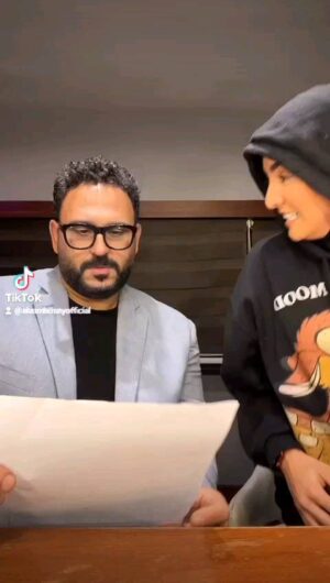Akram Hosni Instagram - بتحبوا ايه اكتر المكرونه بالفشاميلا ولا الجلاش باللحمه المفروكه ؟ 
#اكرم_حسني #هلا_رشدي #رمضان_كريم