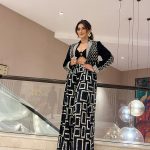 Akshara Singh Instagram - Wear black be gold 🫶🏻✨ . . . . Wearing @soniyagofficial Jewellery @dillanoluxuriousjewels @fashion_stylist_7 💄 @ps_makeover29 💆‍♀️ @sankpalsavita #aksharasingh