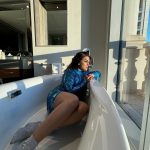 Akshara Singh Instagram - Sharing the magic of sunlight with every instagram scroll 🥰🩵 . . . . . . . #aksharasingh #sunlight #magic #lfl #picoftheday