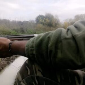 Alain-Gloirdy Bakwa Malary Instagram - L'instinct du chasseur : prévoir l'intention immédiate de l'adversaire afin de conserver l'avantage de l'offensive. #chasse #chasseur #bigandtall #army #cokeboys #cestbondeja