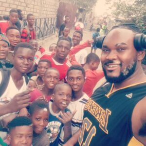 Alain-Gloirdy Bakwa Malary Instagram - Mon séjour au Congo touche à sa fin, j’ai pu retrouver ma famille, mes amis et mes racines. J’ai pu me recueillir auprès de ma défunte mère. Je me sens encore plus fort et prêt à réaliser d’immenses projets 💪🏾🙏🏾 Vous êtes de quelle origine ma #teammakao ? #strength #cestbondeja #congo #kinshasa #familyfirst