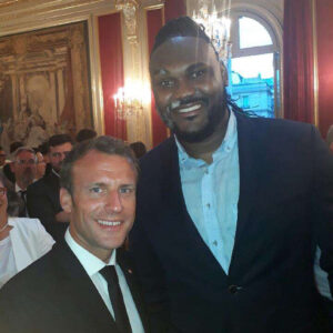 Alain-Gloirdy Bakwa Malary Instagram - Merci au chef @emmanuelmacron et à l’incroyable première dame pour leur invitation. Ça a été un plaisir et un honneur de les trouver, ainsi que mes collègues de la sécurité pendant la campagne 🇫🇷 #emmanuelmacron #elysee #paris #presidentdelarepublique #cestbondeja #bodyguard #makao #plussizemodel