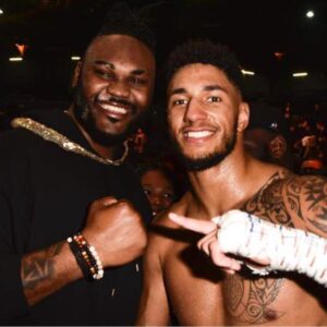 Alain-Gloirdy Bakwa Malary Instagram - Félicitations à @tonyyoka qui a vaincu par K.O au 5ème round 💪🏾🥊 #cestbondeja #laconquete #tonyyoka #boxe #champion #poidslourd #bigandtall #grandetaille #plussize