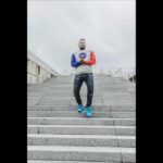 Alain-Gloirdy Bakwa Malary Instagram - Tomber sept fois, se relever huit 💪🏾#nevergiveup #staystrong #plusmalefashion #plussize #bigandtall #makao #teammakao #modegrandetaille #nasa #stairs