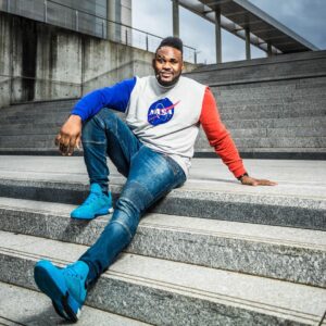 Alain-Gloirdy Bakwa Malary Instagram - « N’abandonne pas. Endure maintenant et vis le restant de ta vie en tant que champion. » 👊🏾 #makao #makaoss11 #ss11 #bigandtall #plusmalefashion #bigman #tallboy #nasa #asseenonme #modegrandetaille #plussizefashion #plusmodelmag #effyourbeautystandards