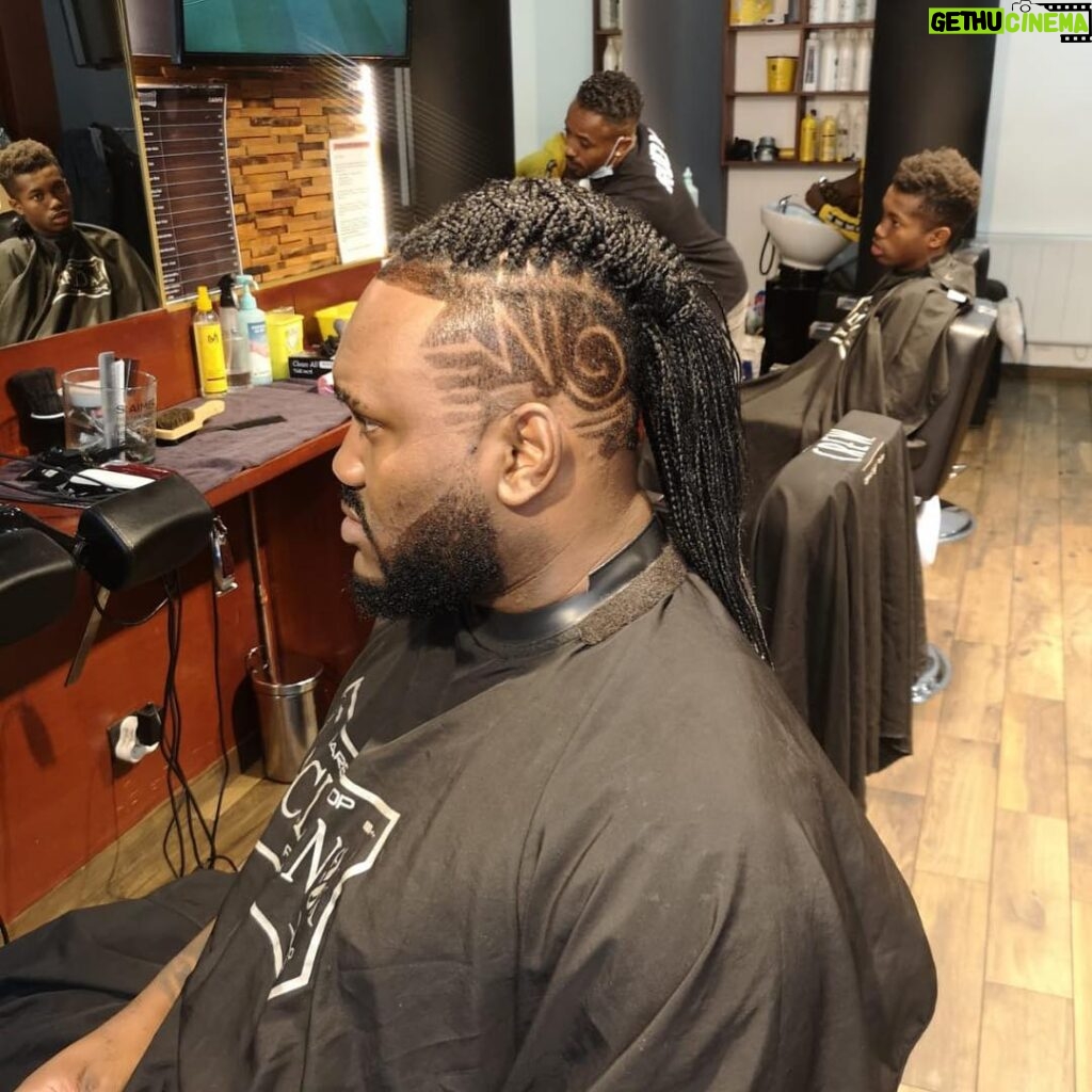 Alain-Gloirdy Bakwa Malary Instagram - Merci à @lacleanik pour la nouvelle coupe, on croirait Predator 😂 #freshcut #barbershop #haircut #hairstyles #cestbondeja #predator2018 La Cleanik