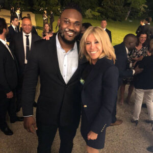 Alain-Gloirdy Bakwa Malary Instagram - Merci au chef @emmanuelmacron et à l’incroyable première dame pour leur invitation. Ça a été un plaisir et un honneur de les trouver, ainsi que mes collègues de la sécurité pendant la campagne 🇫🇷 #emmanuelmacron #elysee #paris #presidentdelarepublique #cestbondeja #bodyguard #makao #plussizemodel