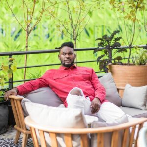 Alain-Gloirdy Bakwa Malary Instagram - Je rêve d’un monde en paix 🗺 Faites attention à vous ma Team 💕 #teammakao #love #ss11 #makao #secretstory #bigandtall #bigmen #plusmalemodel #modeling #photoshoot