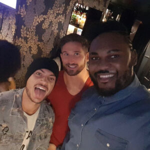 Alain-Gloirdy Bakwa Malary Instagram - Une soirée de dingue chez @tpmptv sur @c8lachaine 🙌🏾 Merci pour l’invitation 🔥 @pascalsoetens @b_castaldi @menes_pierre @isabellemoriniboscoff @cyrilhanouna @charlestheyssier #tpmp #c8 #makao #teammakao #sumo #secretstory #ss11 Vous étiez devant ? 📺