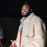 Alain-Gloirdy Bakwa Malary Instagram - Happy new year à tous 🙏🏾 On ferme le livre espérons le d’une période difficile… visons vers des projets et leur concrétisation Je vous remercie d’être à mes côtés encore aujourd’hui ❤️ #bonneannee #happynewyear #newyear #makao #letsgo #2k22 #Covidgang #love #ɪɴsᴛᴀʟᴏᴠᴇ 📸 : @hakimsyd 👕 : @boohoomanofficial Paris Aéroport - Charles de Gaulle (CDG)