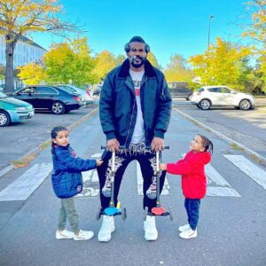 Alain-Gloirdy Bakwa Malary Instagram - Hello November 🍁🍂

#Makaofamily #enzy #suwedy #autumn #instagood #instamood #sons