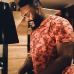 Alain-Gloirdy Bakwa Malary Instagram - Voilà que 2022 me fait passer le cap des 31 ans 🙏🏾 🎁 Merci de me permettre d’être encore présent et en bonne santé… ✈️💼📸🎶 Let’s go Cc @hakimsyd Tours, France
