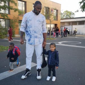 Alain-Gloirdy Bakwa Malary Instagram - Le temps passe si vite, Enzy a fait sa première rentrée aujourd’hui 🥰 Bonne rentrée à tous ! #cestbondeja #mysonmylife #backtoschool #rentrée