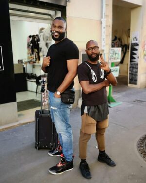 Alain-Gloirdy Bakwa Malary Instagram - J’ai craqué en me coupant tous les cheveux après le confinement 😂 Heureusement malgré ça, @lazerus_bg arrive quand même à me faire une super coupe 💇🏾‍♂️ #freshair #hairdresser #cestbondeja #ootd #plussizemodel #bigandtall