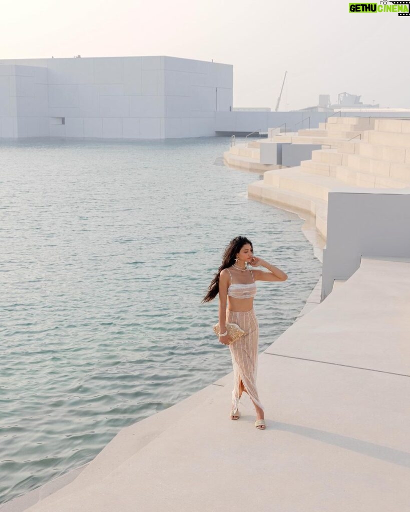 Alanna Panday Instagram - @revolve 🐚 Louvre, Abu Dhabi