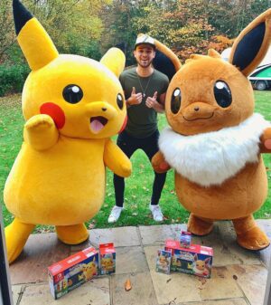 Alastair Aiken Instagram - Look who turned up at our door! 😆