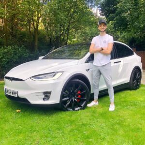 Alastair Aiken Instagram - Absolutely 💙 our new car! 😍

You can watch us picking it up and driving it on the Clare + Ali channel (link in bio)! 👫