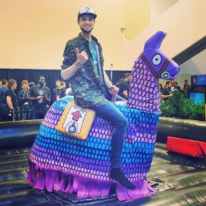 Alastair Aiken Instagram - I found the Llama! 😝

Happy Easter everyone! 👊🏻
