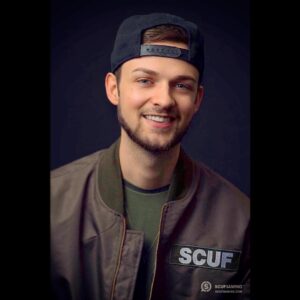 Alastair Aiken Instagram - 2018 has started with a BANG and it’s not slowing down. We’re over half way to 11 MILLION subscribers already - THANK YOU everyone! 👊🏻💙 And a big thanks to @scufgaming for having supported me for so many years, I always have one of their controllers in my hands whenever I’m gaming! 🎮