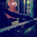 Alba Flores Instagram - Colaborando con @losninniosperdidosmadrid #hadgadya #cover un experimento con @mariorebollo