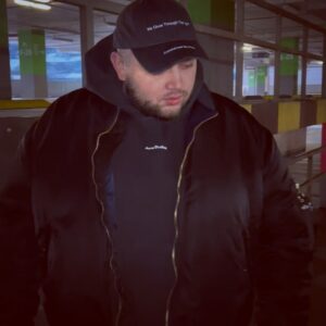 Albert Vasilyev Instagram - БРАТИШКА, ОТЪЕДЕШЬ? @shlem_grga