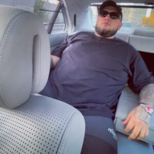 Albert Vasilyev Instagram - КОГДА ВЗЯЛ ТЕЛИК В КРЕДИТ И СЫПЕШЬСЯ ДО ДОМУ.