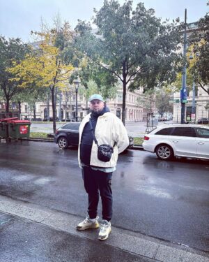 Albert Vasilyev Instagram - ПОМОГИТЕ ВЫБРАТЬ КАКАЯ ЛУЧШЕ !🥲
