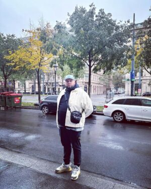Albert Vasilyev Instagram - ПОМОГИТЕ ВЫБРАТЬ КАКАЯ ЛУЧШЕ !🥲