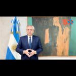 Alberto Fernández Instagram - El Presidente @alferdezok nos comparte su recuerdo del 11 de septiembre de 1973 a #50AñosDelGolpe y llama a promover el respeto a los DD.HH., en tiempos en que se ven amenazados en gran parte del mundo. Seguimos adelante convencidos de que los problemas de la democracia se deben resolver con #DemocraciaSiempre.