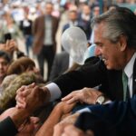Alberto Fernández Instagram - Ha sido un enorme placer compartir las celebraciones del 68° aniversario de la Provincialización de Formosa con el pueblo y su gobernador, @gildoinsfran. En 1955, con Perón como presidente, la voluntad de las y los formoseños se hizo realidad: ser protagonistas de su destino. Provincia De Formosa