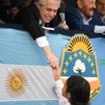 Alberto Fernández Instagram - Ha sido un enorme placer compartir las celebraciones del 68° aniversario de la Provincialización de Formosa con el pueblo y su gobernador, @gildoinsfran. En 1955, con Perón como presidente, la voluntad de las y los formoseños se hizo realidad: ser protagonistas de su destino. Provincia De Formosa