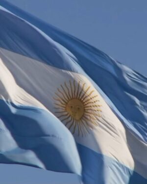 Alberto Fernández Instagram - Hace minutos aterrizó el vuelo de @aerolineas_argentinas proveniente de Roma con 247 argentinas y argentinos.

El operativo #RegresoSeguro, a cargo de @fuerzasarmadasarok en coordinación con @cancilleriaarg y @mindefarg, permitió, hasta ahora, repatriar de Israel a 1023 connacionales y evacuar a 146.

Estando al lado de las familias de las víctimas y haciendo todos nuestros esfuerzos para colaborar a poner fin a tanto dolor, ratificamos, nuevamente, la condena al accionar terrorista de Hamás y reiteramos la exigencia de inmediata liberación de los rehenes argentinos.