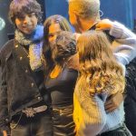 Alejandro Sanz Instagram - Cerramos el telón tras cien conciertos, hemos creado una familia de más de un millón de almas, no celebremos el final de #SANZenVivo sino el nacimiento de infinitos momentos que bailarán en la sinfonía de nuestros recuerdos. GRACIAS por #NuestroÚltimoMomento ha sido increíble 🙌 🥷