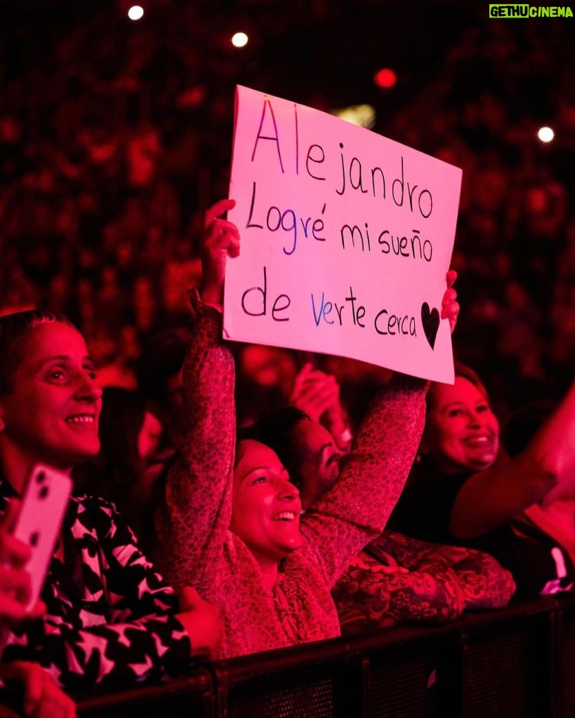 Alejandro Sanz Instagram - Un paseo por la capital 🙌 1. Sentadito me quede en DC 2. Los guardaespaldas 3. En llamas 4. Best Tour Ever because of you 5. Repeat please 6. Mármol, memoria y granito 7. ¿Paella? 8. Las giras son sinónimos de buenos amigos 9. Yo también logré el mío de verte a ti de cerca 10. Hoy nos vemos en NY ❤️ #SANZenVivoUSA 🇺🇸 Washington D.C.